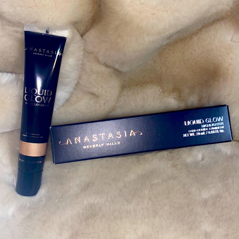 Anastasia Beverly Hills liquid glow highlighter